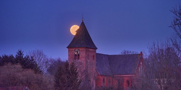 Mondlicht am Kirchturm (Art1075), Größe 140 x 70 cm, Verhältnis 2:1, Fotograf Ingo Wächter