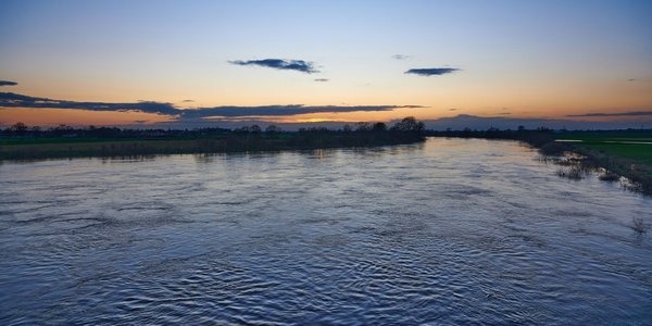 Strömung im Fluss (Art. 1076), Verhältnis 2:1, Fotograf Ingo Wächter