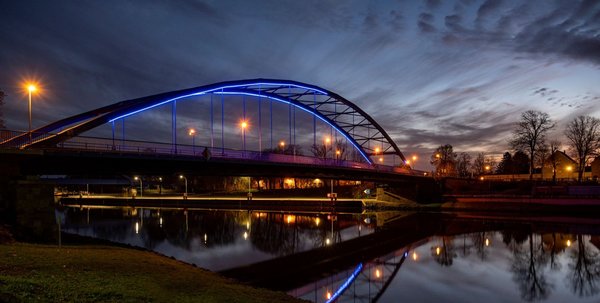 Brücke beleuchtet (Art. 1130), Verhältnis 2:1, Fotografin Traute Meyer